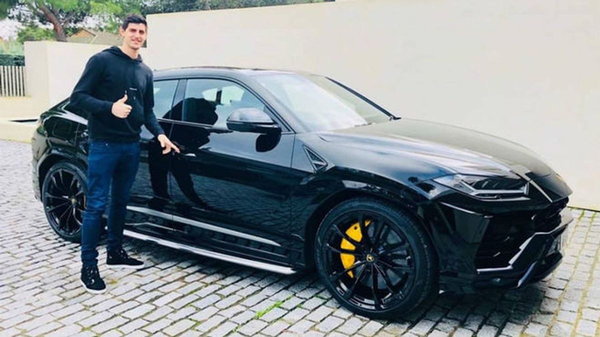 Recevant La Ration D'Audi De Madrid, Courtois Choisit De Conduire Lamborghini