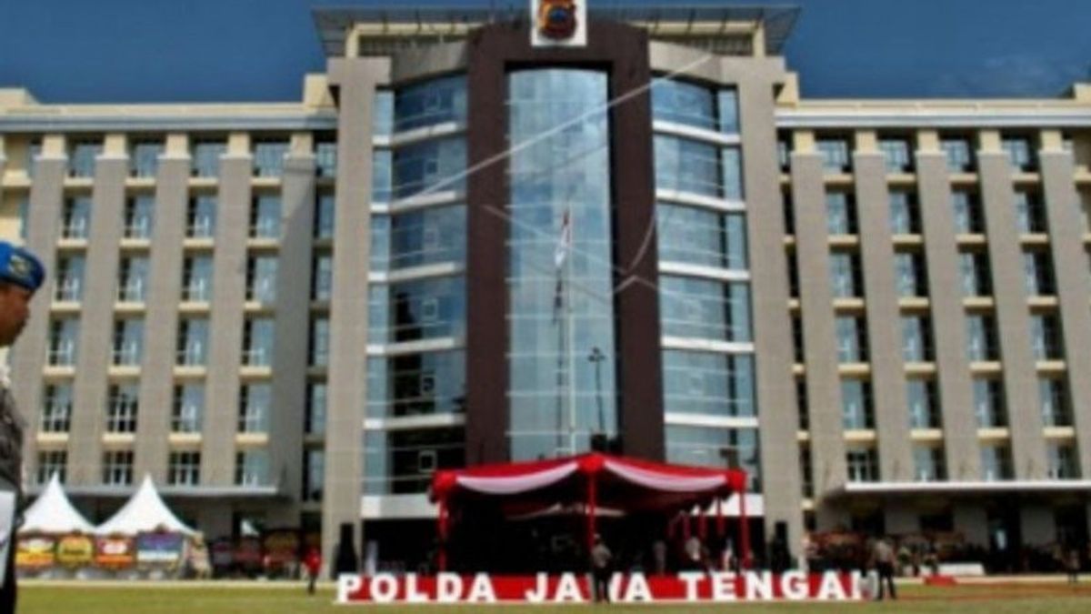 عمدة تيغال تقارير نائبه لشرطة جاوا الوسطى بشأن حادث تفتيش الفنادق
