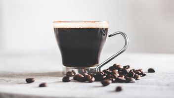 Bever du café toute la journée est dangereux pour la gorge? Voici une explication d’un expert