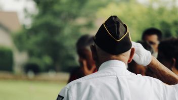Kisah 3 Perwira TNI yang Tetap Hormat Meski Punya Pangkat Lebih Tinggi dari Sang Ayah