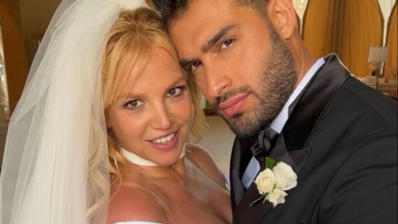 Sam Asghari Bantah Ada Masalah Pernikahan dengan Britney Spears