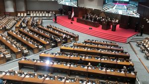批准国家事务部法案和TNI-Polri法案作为DPR倡议的全体会议,Puan Maharani没有出席