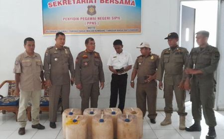 Satpol PP-Damkar Pasaman Barat Sita 280 Liter Tuak