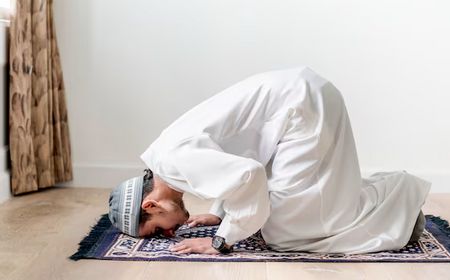 Gerakan Sujud saat Salat Bermanfaat Tingkatkan Kesehatan Otak