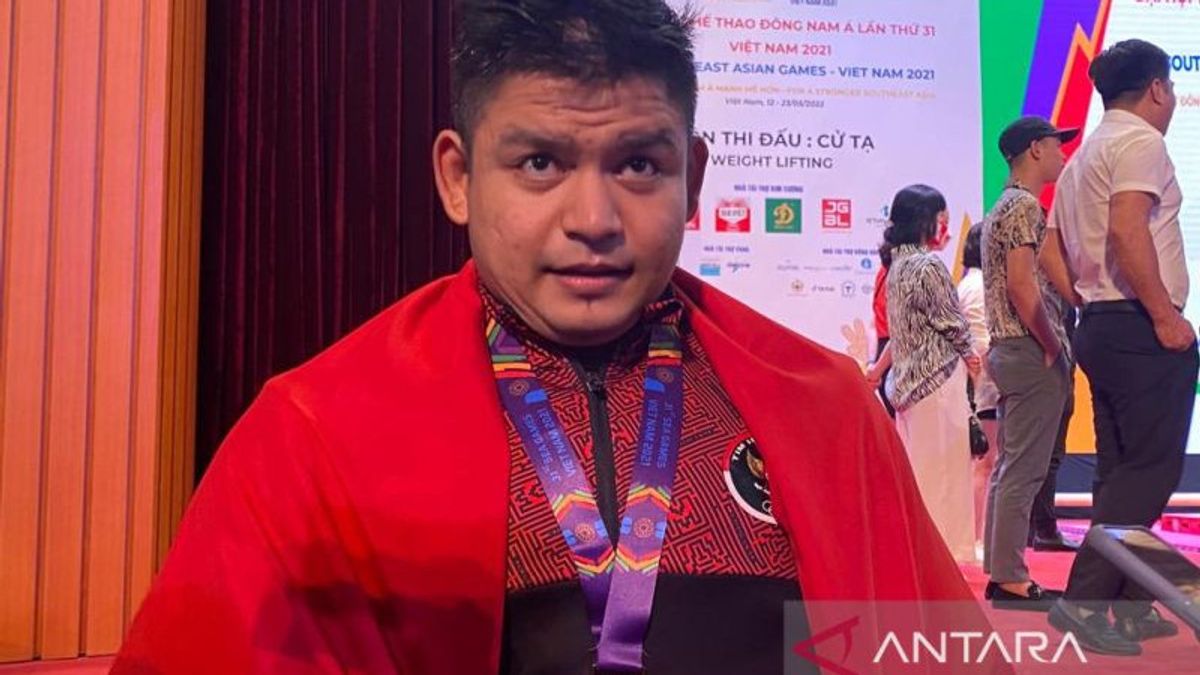 リフターのズール・イルミが2021年ハノイSEAゲームでインドネシアの金メダルを獲得し、60個のメダルを獲得