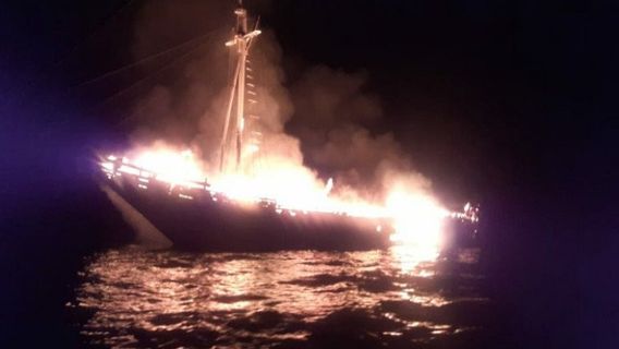 Kapal Yacth yang Berlayar dari Raja Ampat Menuju Sumbawa Terbakar di Sultra, 4 Orang Lompat ke Laut