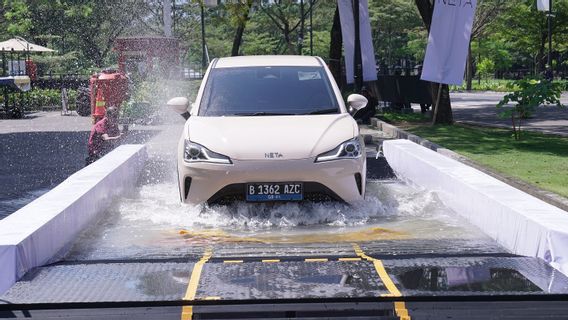 an, une voiture électrique inondée? Voici comment le gérer en toute sécurité