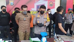 Menyamar Jadi Pembeli, Polisi di Makassar Tangkap Pengedar Ganja dan Sabu