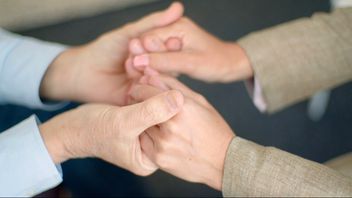 2025年心理健康日:世卫组织呼吁支持冲突和灾害受害者