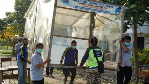 Decreasing Corona Cases, Volunteers Unloading COVID-19 Hospital Facilities At Rusunawa UIN Tulungagung