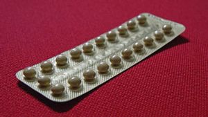 7 Manfaat Pil KB Selain Mencegah Kehamilan, Bisa Bantu Atasi Jerawat! 