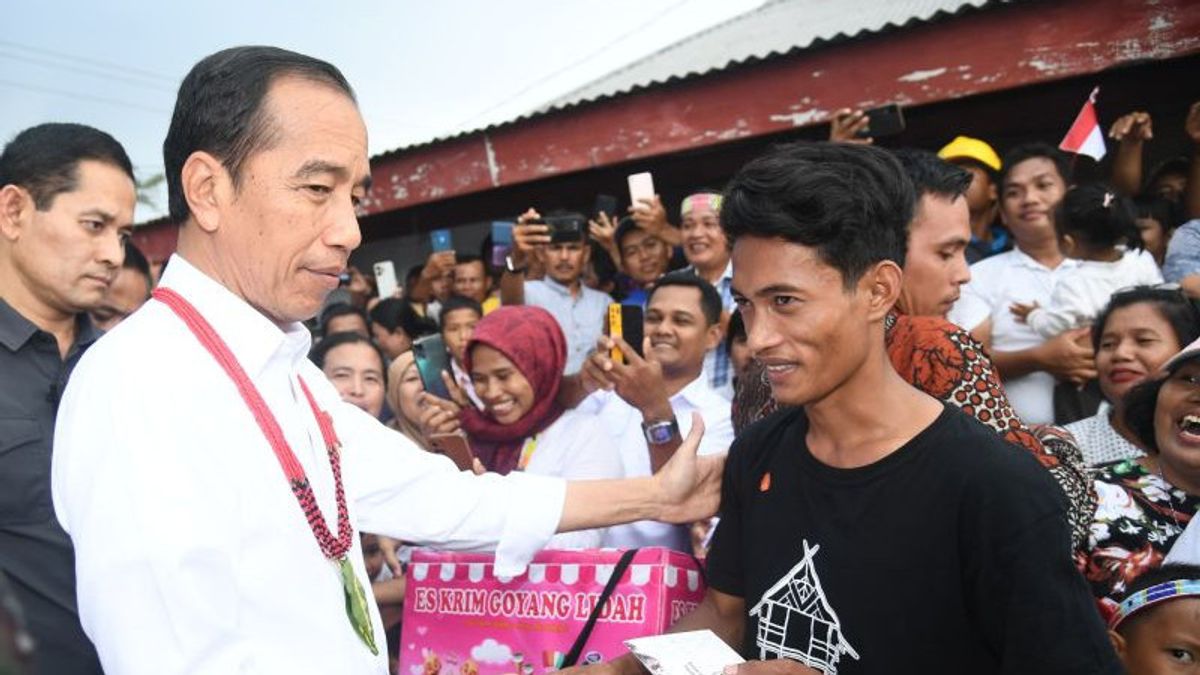 Kunker ke Sumbar, Jokowi Janjikan Perluas Bengkel Praktik SMK 5 Padang