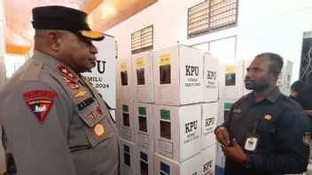 巴布亚警察局长Tinjau在Sentani和Jayapura的选举后勤仓库