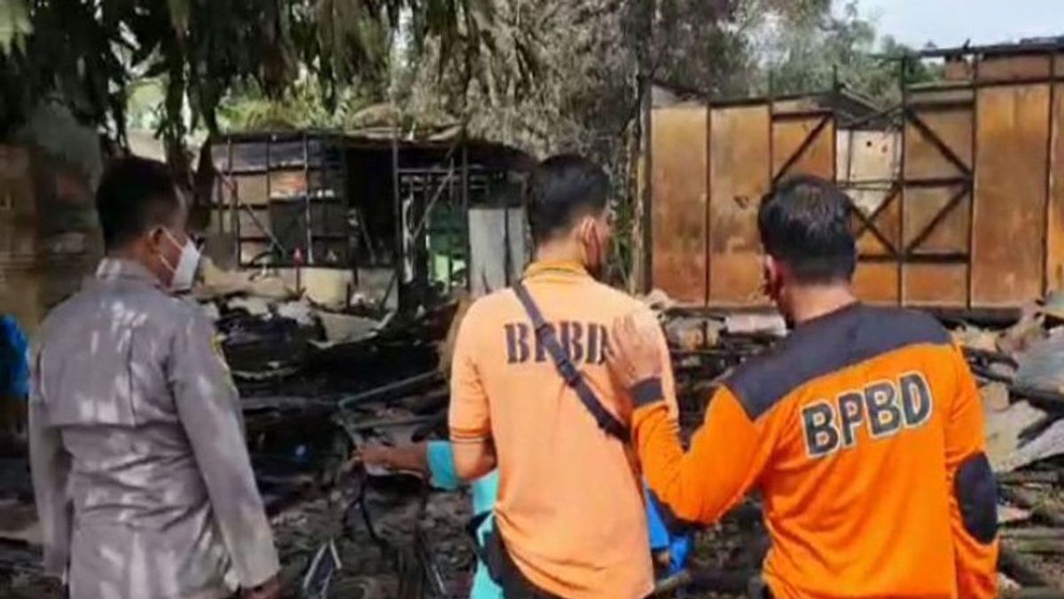 SDN 2 Anjir Kapuas Kalteng的火灾激起了居民，学习设备售罄
