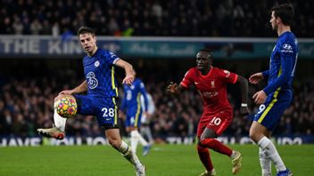 Azpilicueta Upset That Sadio Mane Was Only Shown A Yellow Card After Elbowing Him In The Face