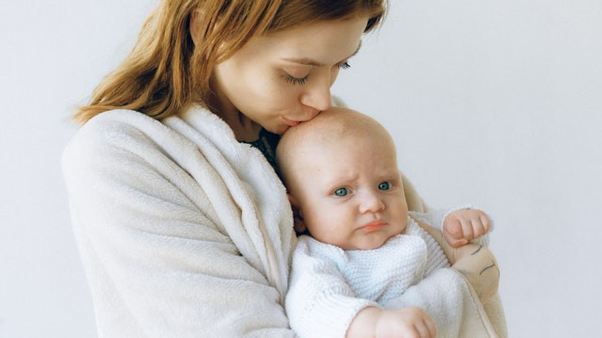 التعرف على أعراض التهابات الأذن عند الرضع