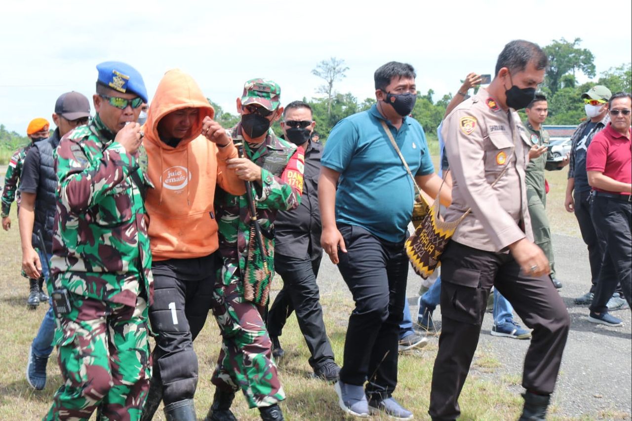 The Story Of Nelson A Survivor Of The Kkb Massacre That Killed 8 Ptt Employees In Beoga Papua