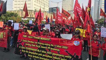 Jalan Medan Merdeka Barat-MH Thamrin Ditutup Akibat Demo Buruh, Ini Pengalihan Rute Transjakarta
