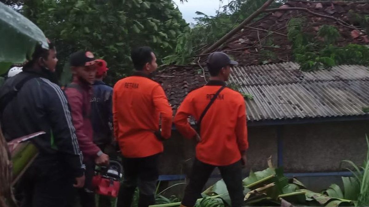 37 Rumah Rusak Akibat Puting Beliung di Cianjur