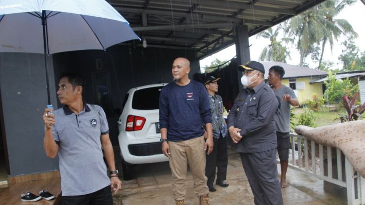Rain Accompanied By Strong Wind Damaged By A Number Of Houses Of East Belitung Residents