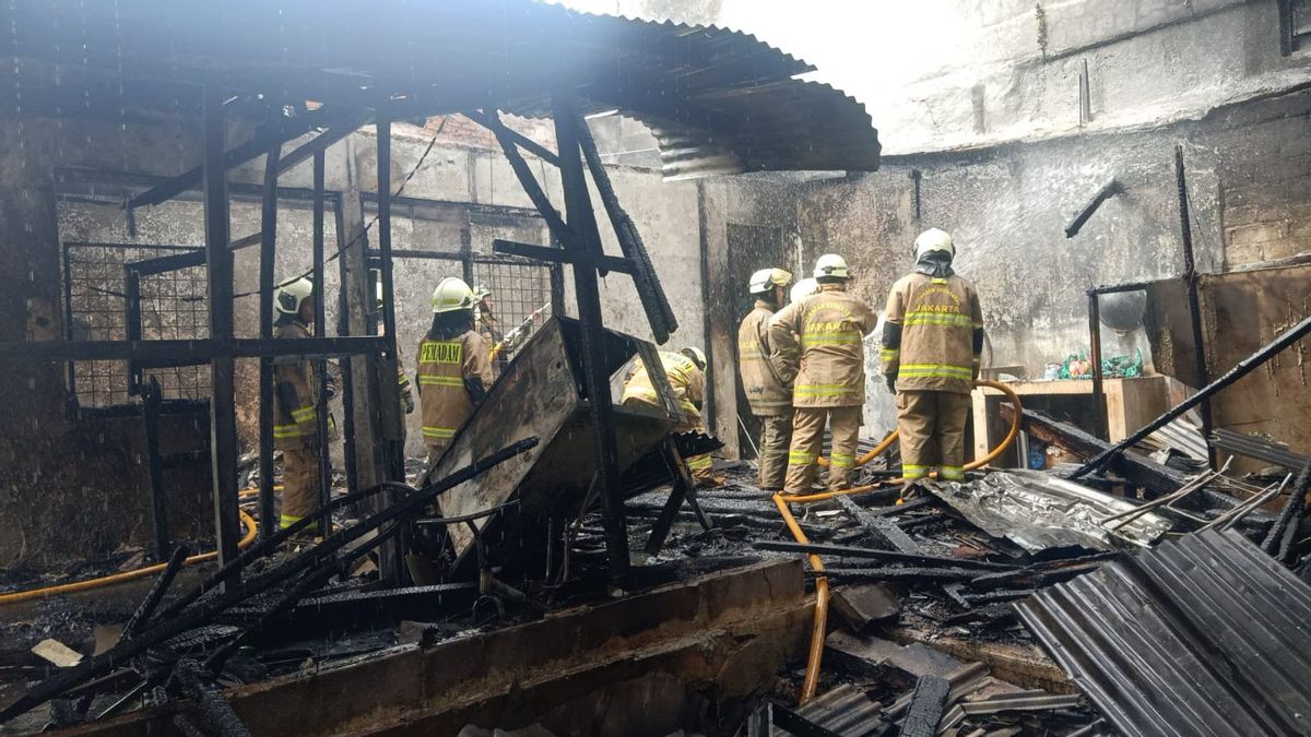 Kipas Angin Korslet, Mess Karyawan Pabrik di Cakung Hangus Dilahap Api