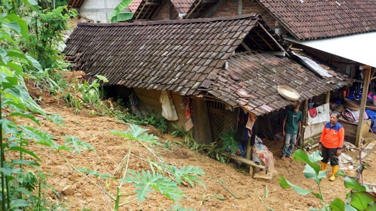 BPBD Catat 12 Rumah yang Dihuni 35 Jiwa Rusak Tertimbun Longsor di Trenggalek