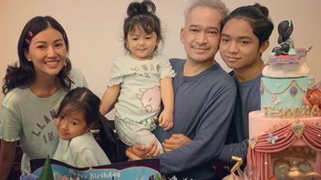 Ruben Onsu Rayakan Ultah Kedua Putrinya, Thalia dan Thania di Rumah Sakit