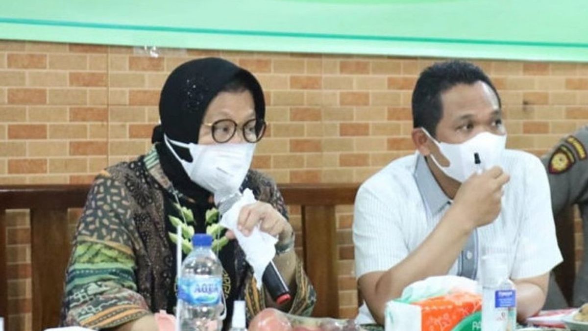 Mensos Risma Soroti Bansos di Lumajang yang Bermasalah