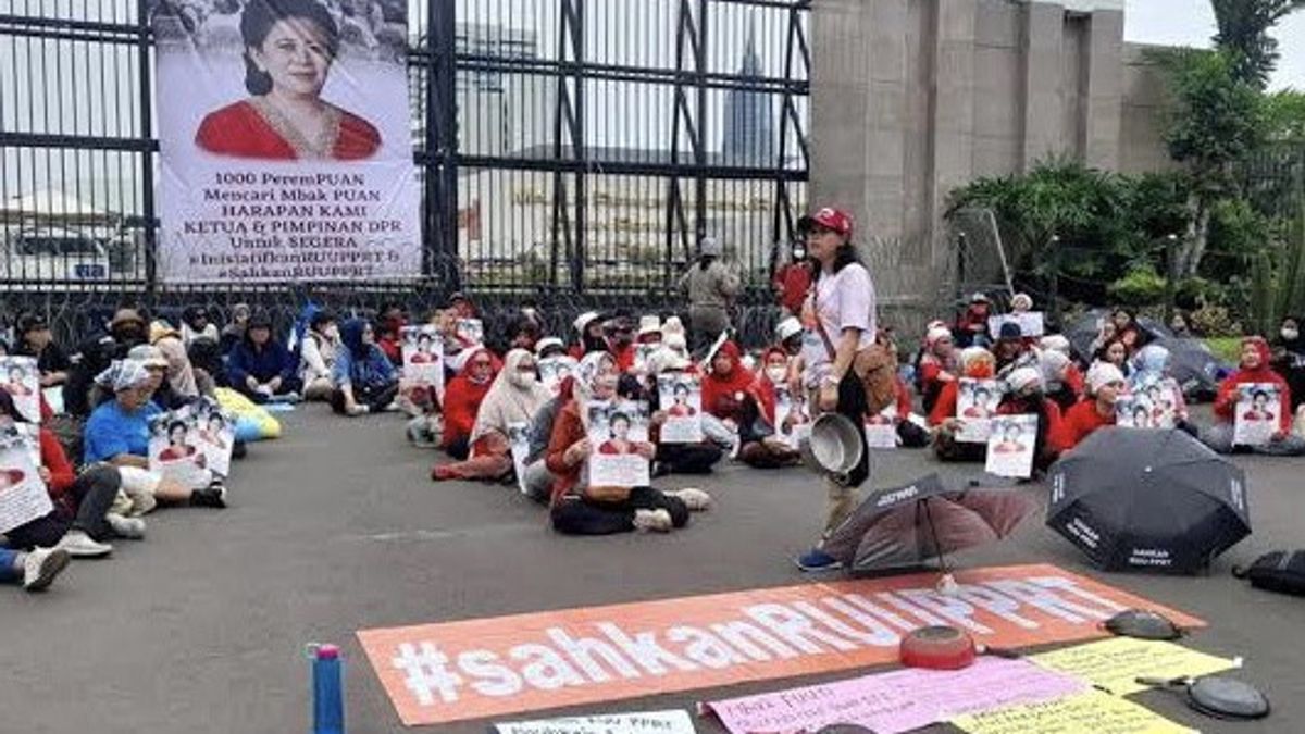 Demo Depan DPR, Massa Perempuan Cari Puan Minta Sahkan RUU PPRT