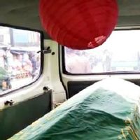 Penampakan Warga Bogor Termenung Dihukum Masuk Ambulans Isi Keranda Mayat 