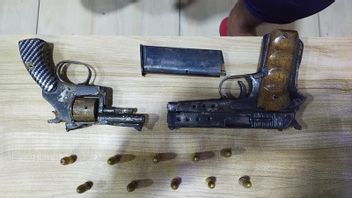 警方没收在东亚齐一家服装店抢劫 1.4 亿印尼盾时使用的 2 支枪支