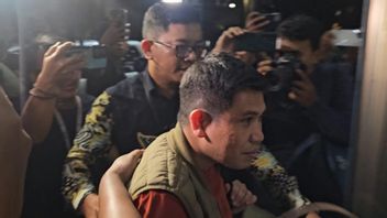 Orang Kepercayaan Gubernur Riau Abdul Wahid Tiba di Kantor KPK Usai Terjaring OTT 