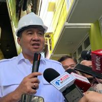 Maruarar Pastikan Renovasi Rumah tak Layak Huni Menteng Tenggulun Rampung Juni