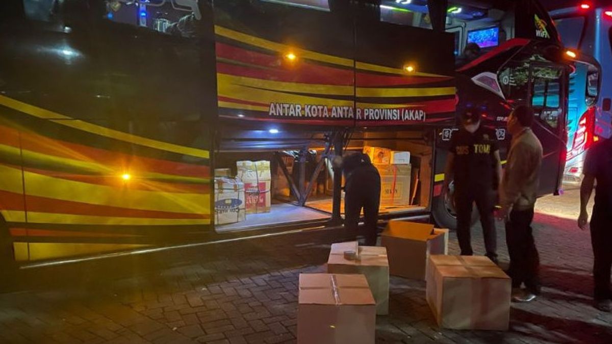 Use Of Public Bus Mode, Illegal Cigarette Smuggling In Kudus Thwarted By Customs