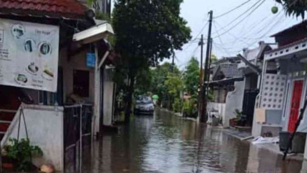 Jatimulya和Villa Mutiara Wanajaya Bekasi房屋因大雨而被洪水淹没