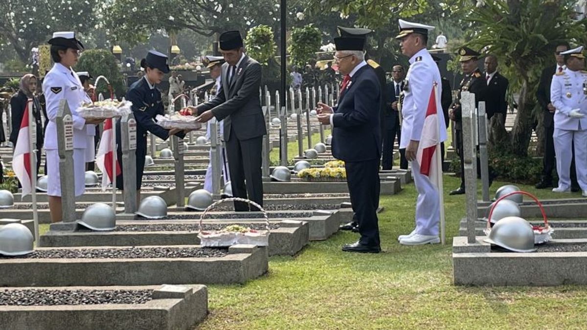 Commemorating Heroes' Day, Jokowi Becomes Inspector Of Ceremonies At TMP Kalibata
