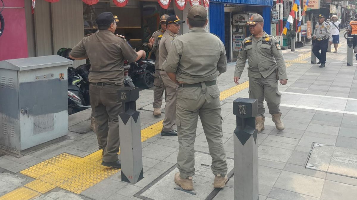 After Viral Video Of Pedestrians Blocked From Illegal Parking, Satpol PP Matraman Baru Takes Action