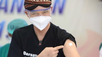 Ganjar Pranowo Injected With The COVID-19 Vaccine: It Feels Like Being Choked By Ants, People Should Not Be Afraid