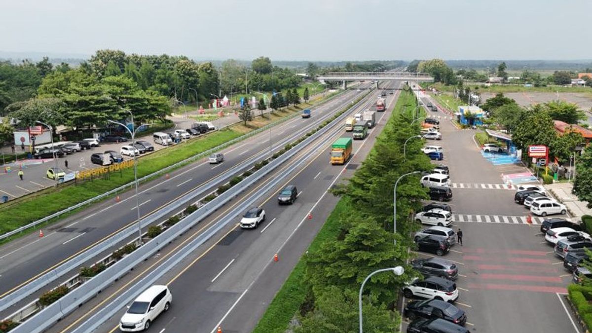 Vehicle Traffic on the Cipali Toll Road in the Direction of Cirebon Increases on H-2 Christmas