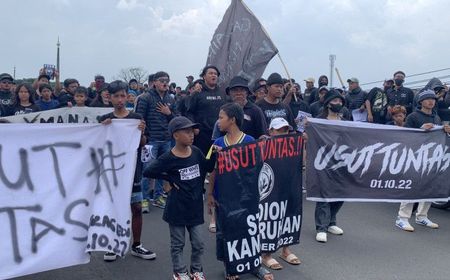 Desak Usut Tuntas Tragedi Kanjuruhan, Aremania Gelar Aksi Solidaritas di Sejumlah Titik di Kota Malang