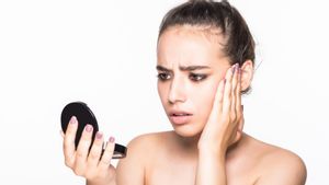 Biar Enggak Cracky, Ikuti 7 Tips Make Up untuk Kulit Kering