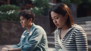 Bernadya dan Iqbaal Ramadhan Unjuk Chemistry di MV <i>Rabun Jauh</i>