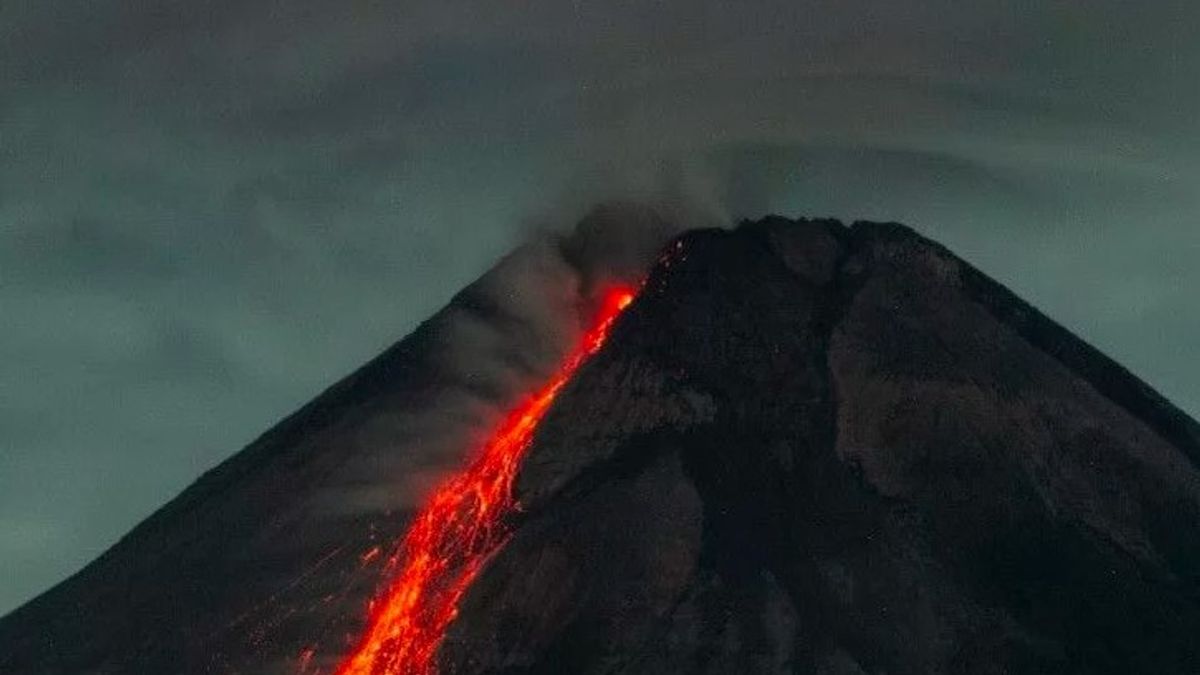 Berita DIY: Guguran Lava Pijar Gunung Merapi Meluncur 15 Kali ke Arah Barat Daya