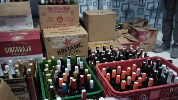Police Seize Thousands Of Bottles Of Miras In Mandalika NTB Area