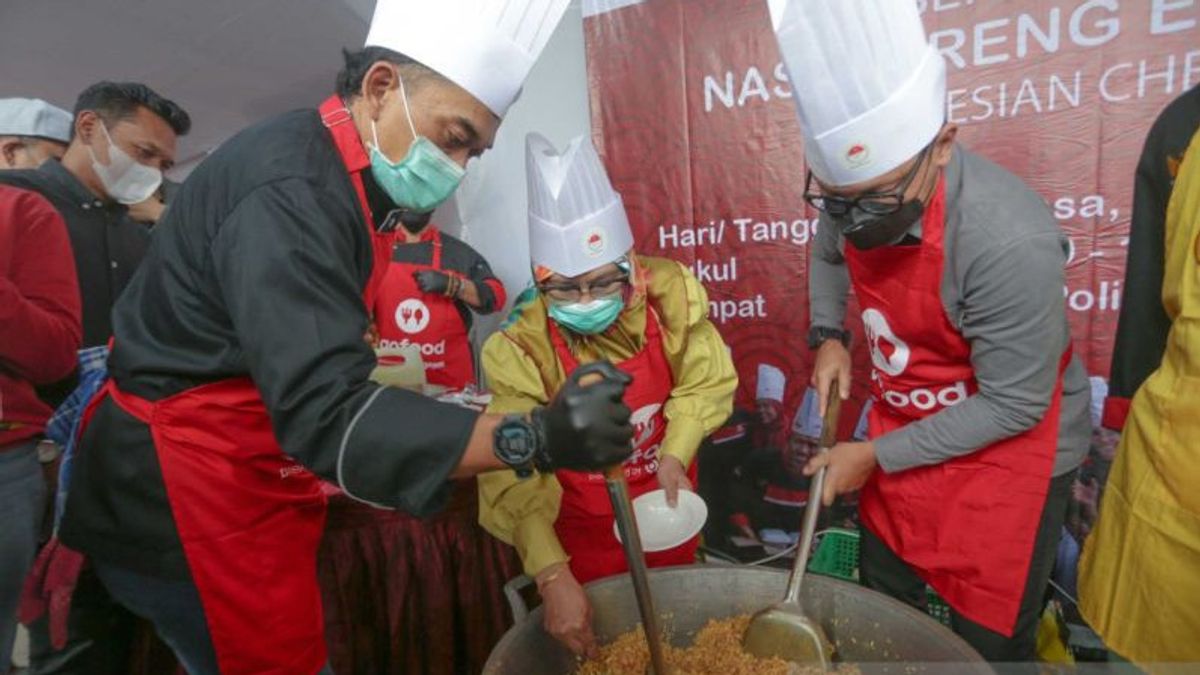 Bogor City Government Collaborates With Chef Association To Distribute 2,022 Portions Of Fried Rice For Free Iftar