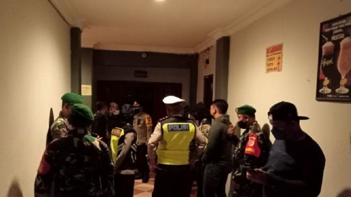 Polisi-TNI dan Satpol PP Razia Hotel dan Penginapan di Pamekasan Jelang Ramadan