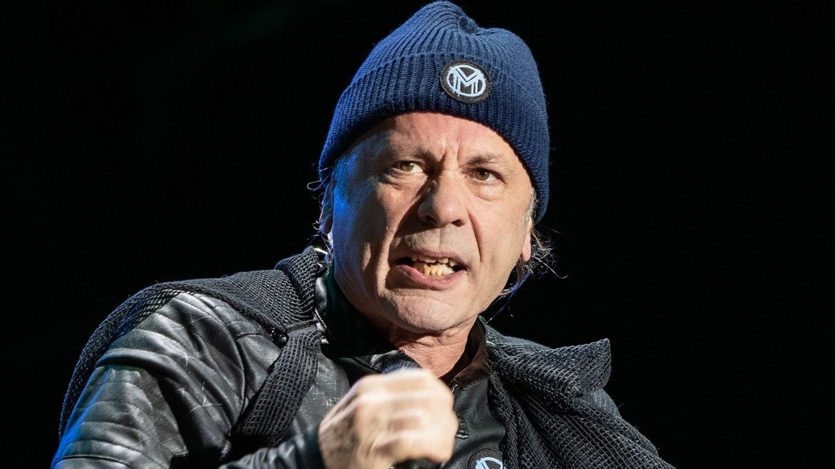 Alasan Bruce Dickinson Buat Musik Lebih 'Berat' di Luar Iron Maiden