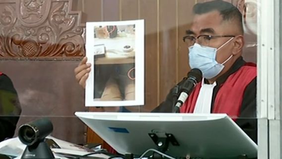 Bharada E Beberkan Bukti Foto Ferdy Sambo-Putri Candrawathi Berikan Uang Hingga iPhone Usai Penembakan Brigadir J