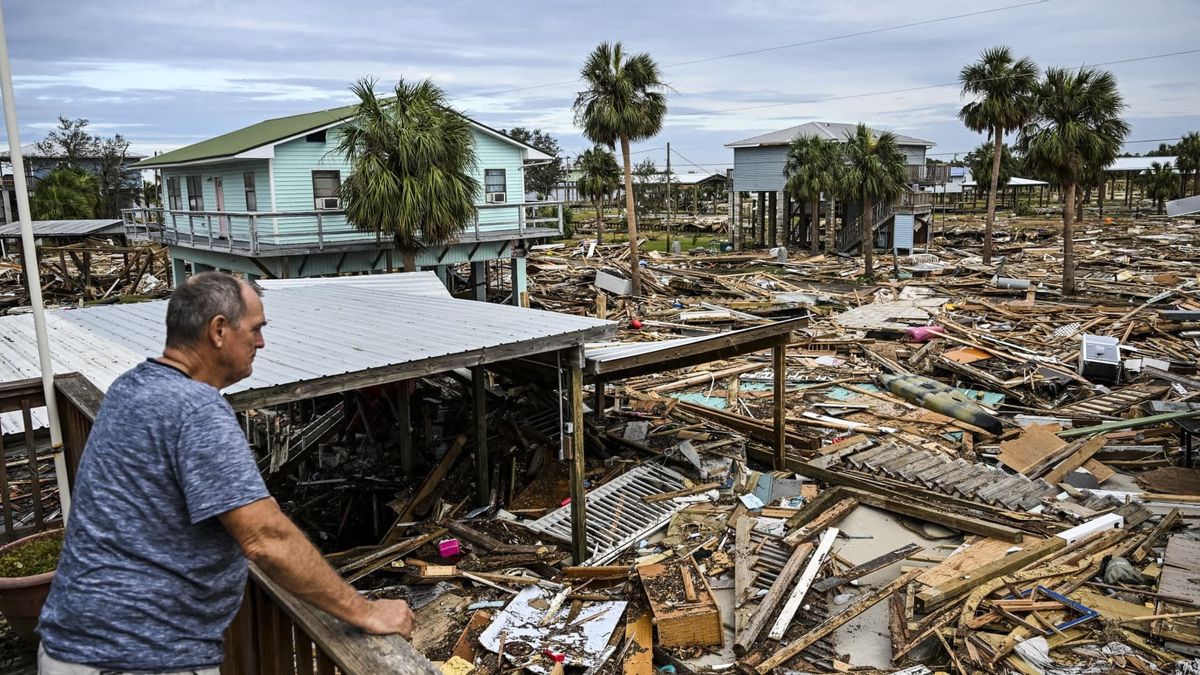 ハリケーン、フロリダからバージニア州までの大洪水の結果、少なくとも90人が死亡しました