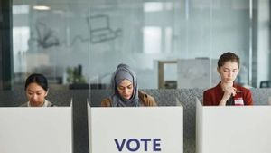 Surakarta Election Survey: Bhre Top, Suivi de Kaesang Pangarep
